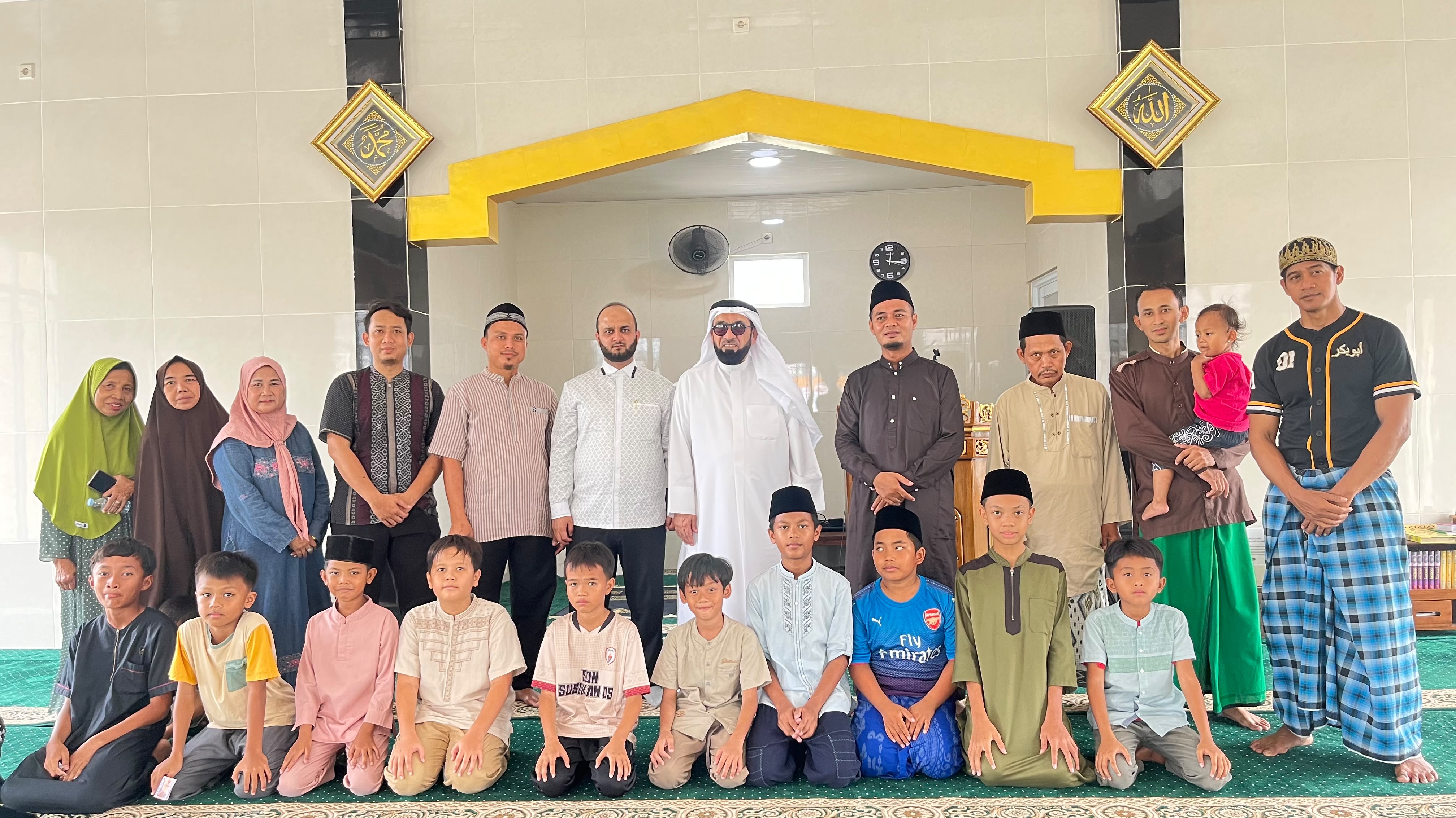 Silaturahmi Jamaah dan Santri Al-Huda